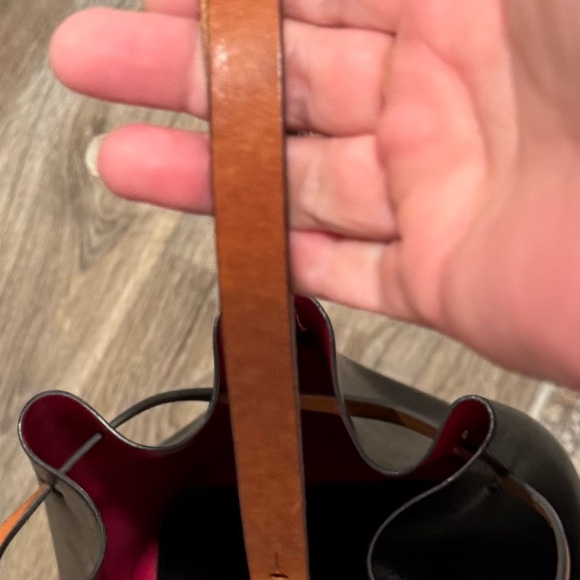 DOONEY & BOURKE SIENA SERENA DRAWSTRING BUCKET BAG! Very Gently Used!! - Picture 12 of 13